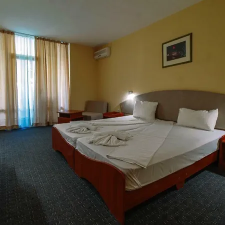 Royal 3* Napospart